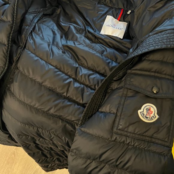 Moncler Women's Lightweight Down Jacket - Picture 5 of 9
